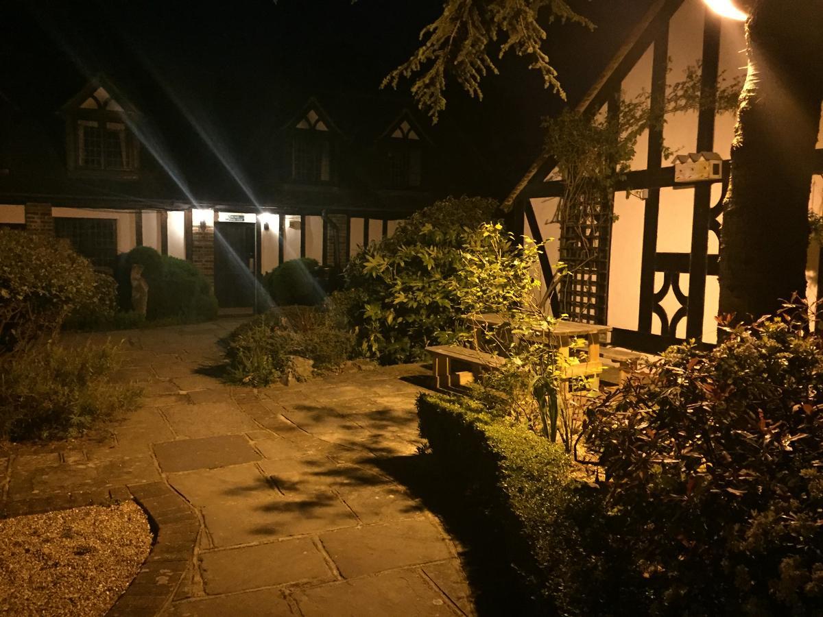 Hever Hotel Эденбридж Экстерьер фото