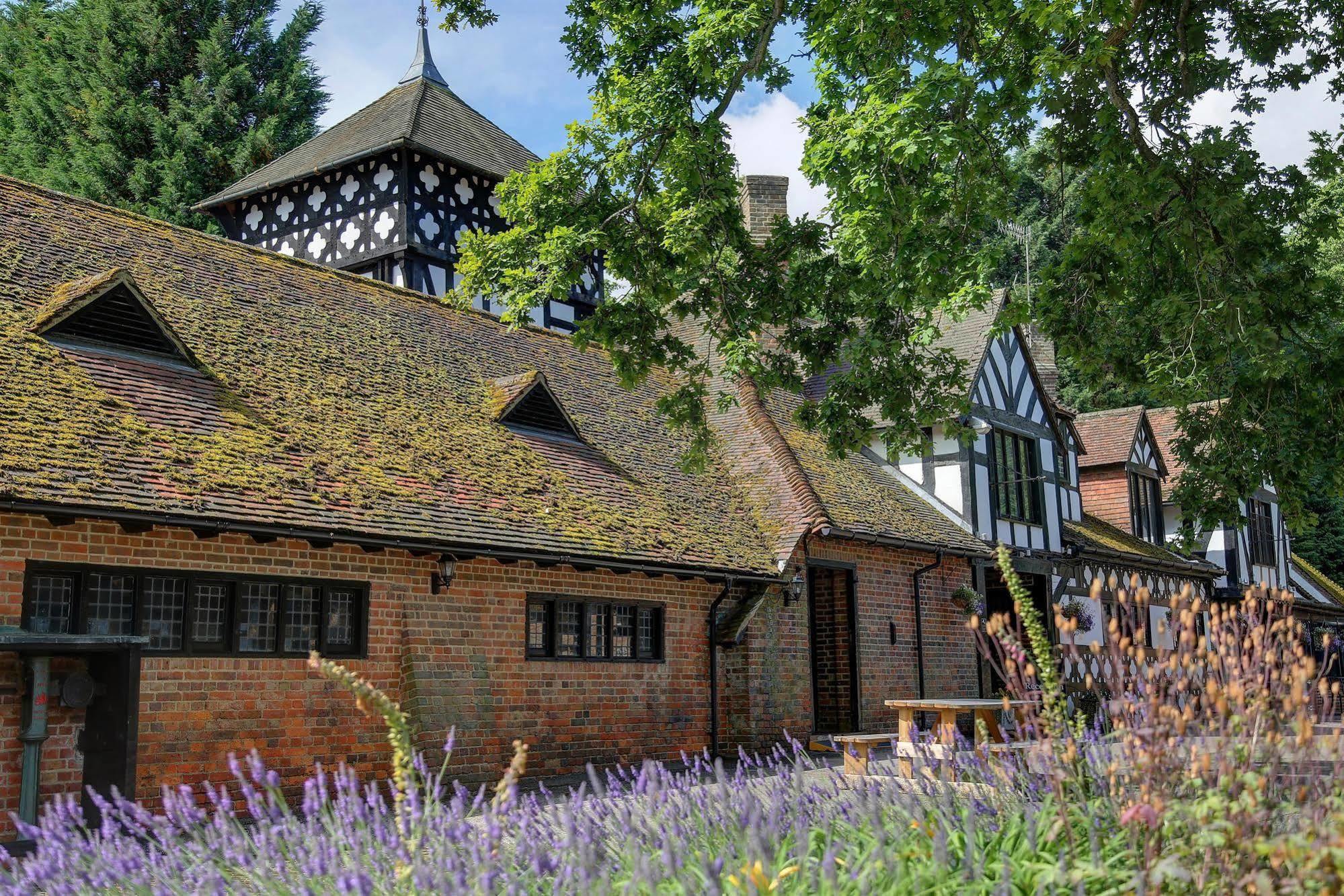 Hever Hotel Эденбридж Экстерьер фото