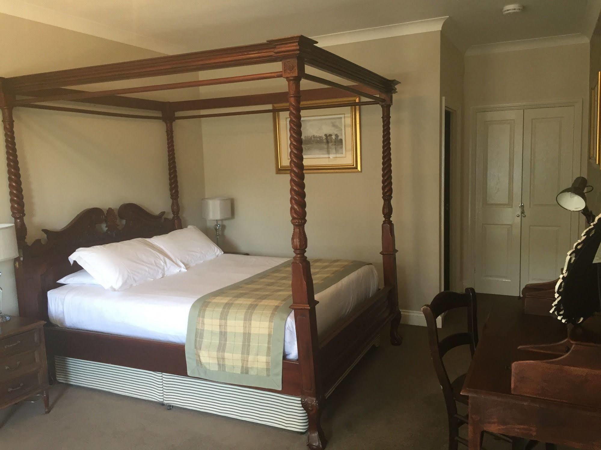 Hever Hotel Эденбридж Экстерьер фото