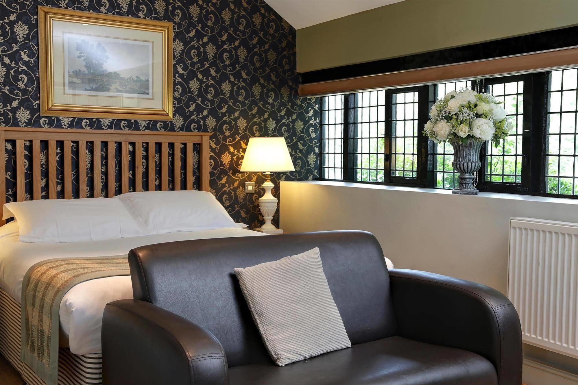 Hever Hotel Эденбридж Экстерьер фото